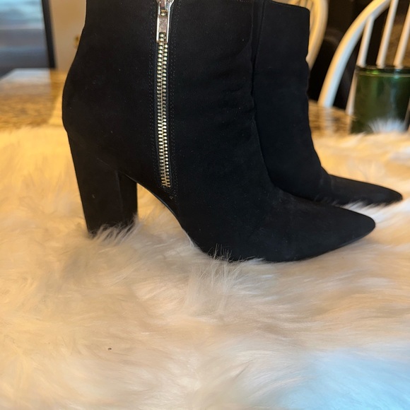 Pointed booties - Picture 3 of 5